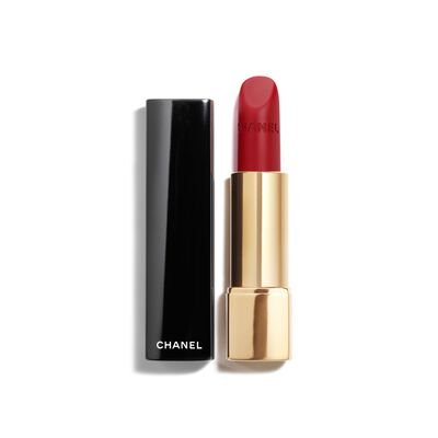 LA BARRA DE LABIOS ATERCIOPELADA LUMINOSA