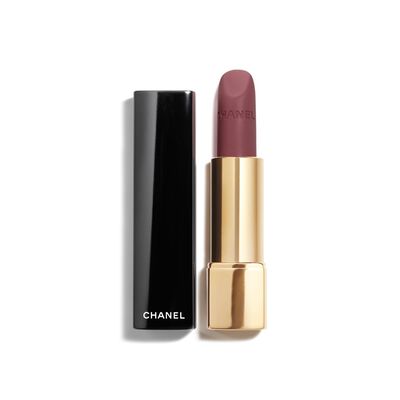 LA BARRA DE LABIOS ATERCIOPELADA LUMINOSA