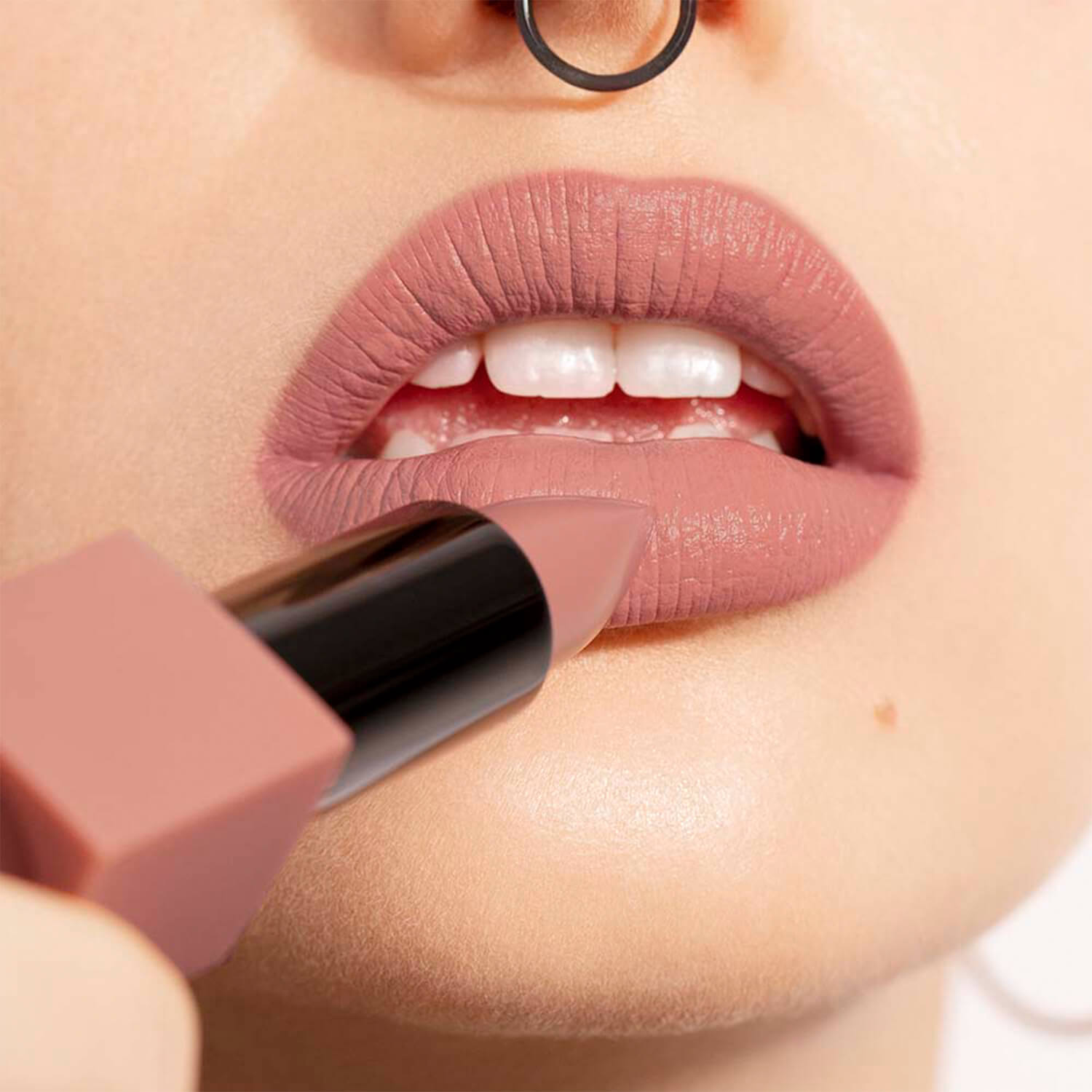 THE LIPSTICK (LABIAL EN BARRA)