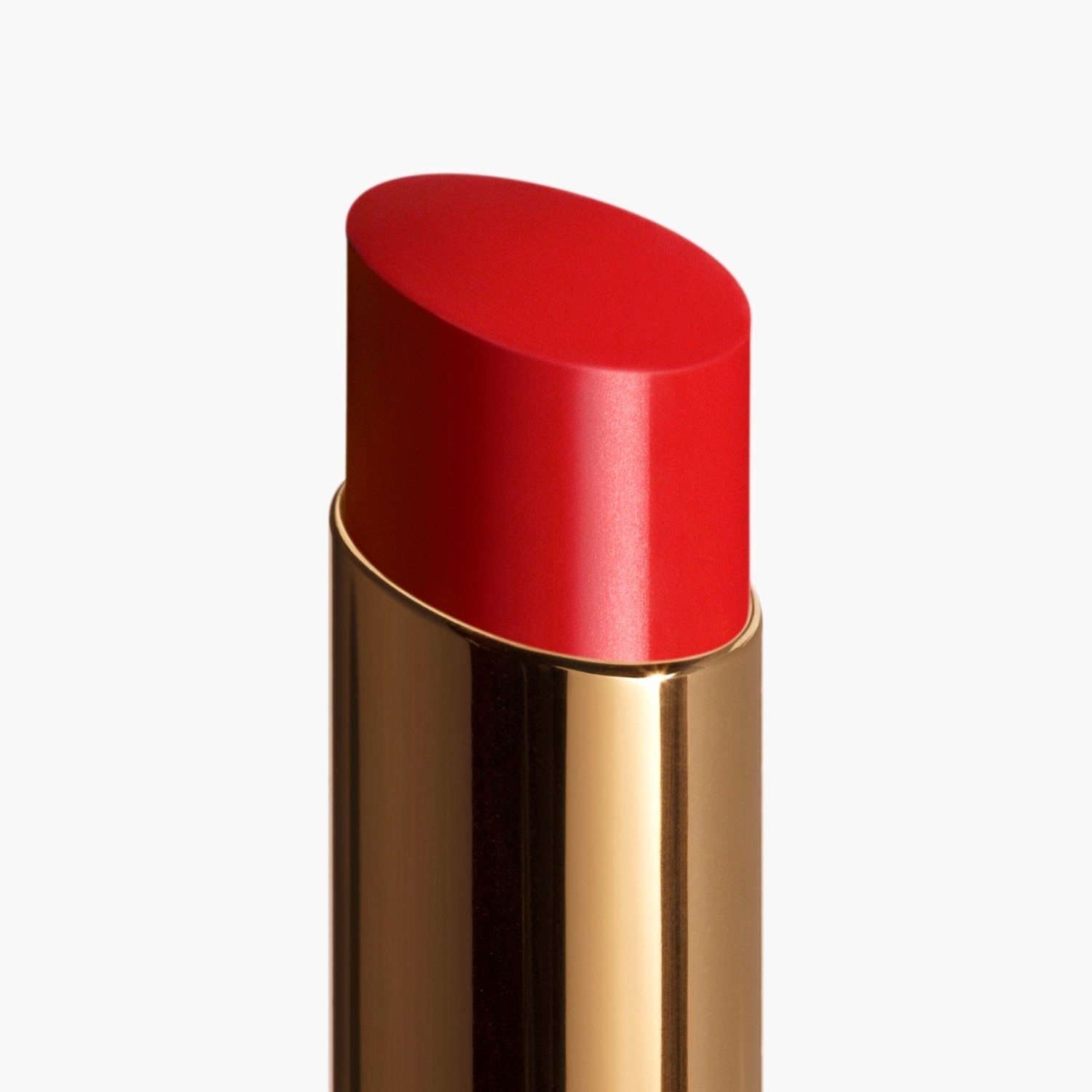 EL BÁLSAMO CON COLOR HIDRATANTE, CON UNA INTENSIDAD A MEDIDA, PARA UNOS LABIOS MÁS BELLOS DÍA TRAS DÍA