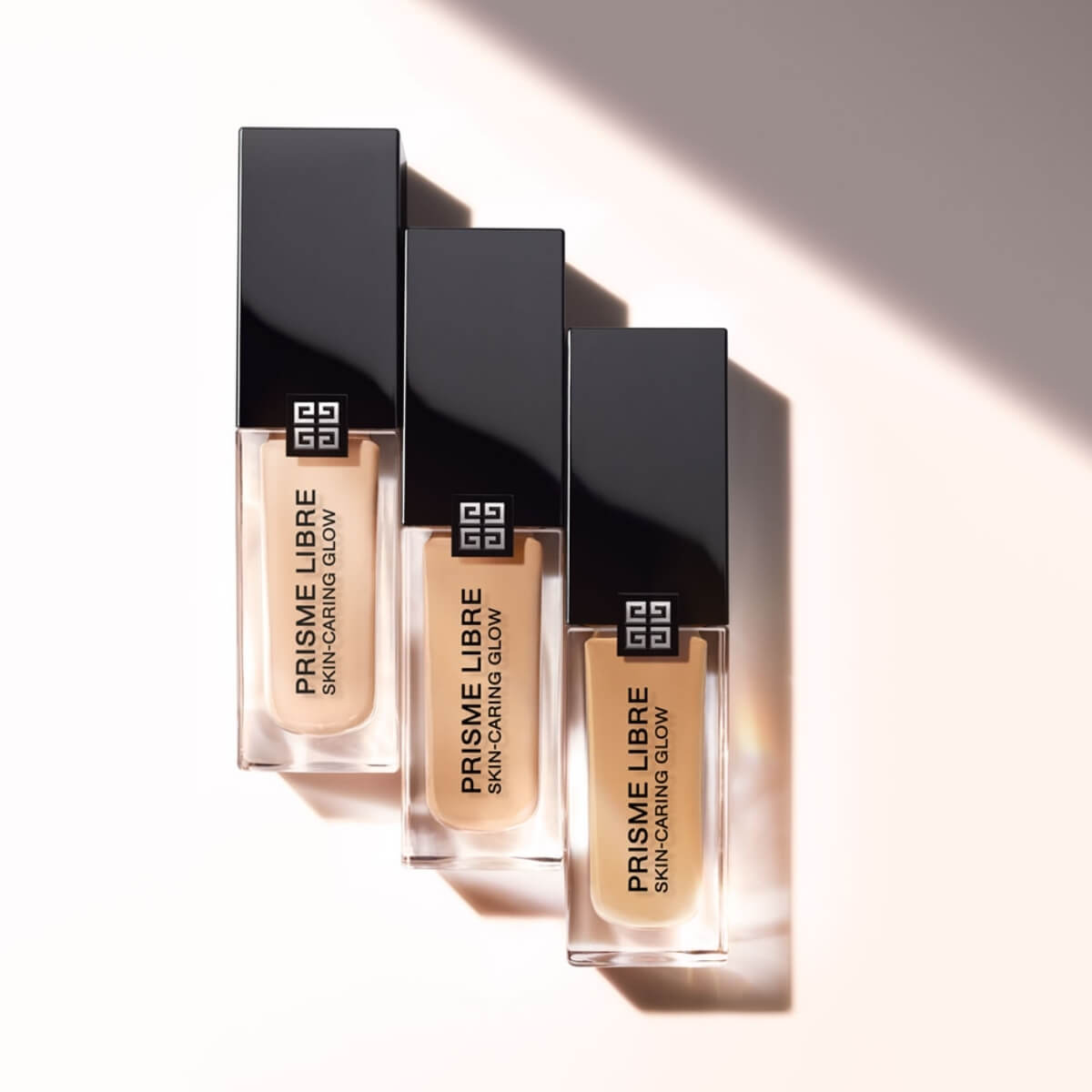 PRISME LIBRE SKIN-CARING GLOW BASE DE MAQUILLAJE LÍQUIDA (BASE HIDRATANTE AL CUIDADO DE LA PIEL)