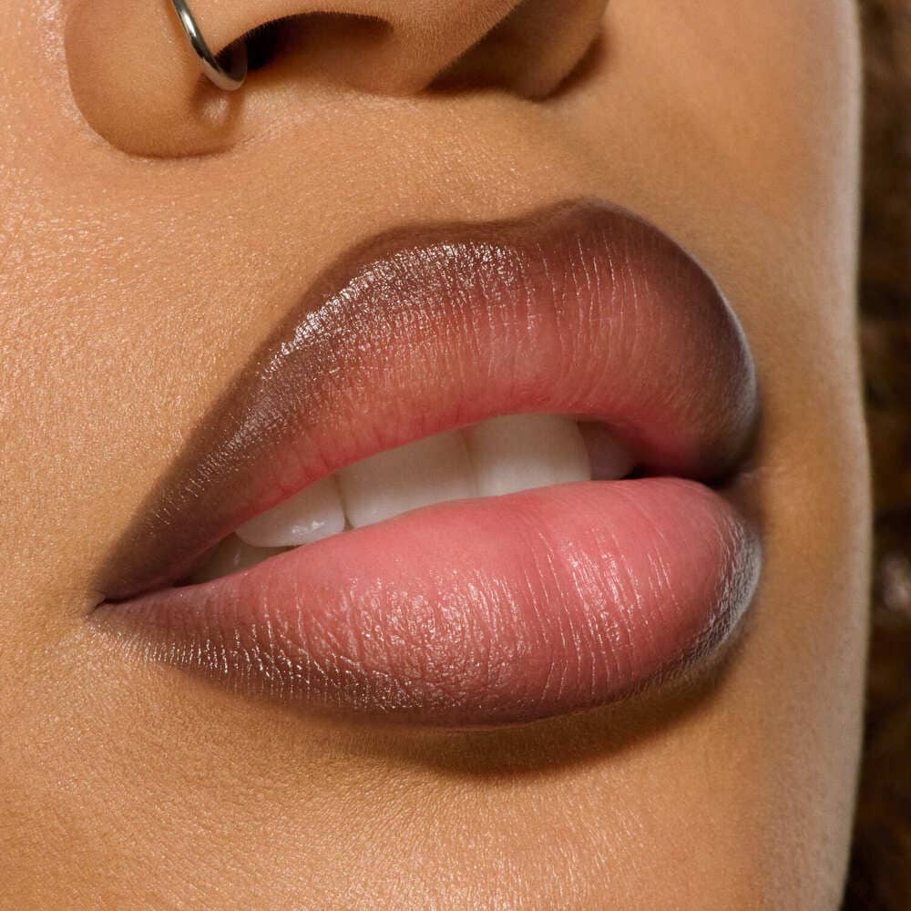 M·A·C LIPGLAZER GLOSSY LINER (DELINEADOR DE LABIOS GLOSSY)