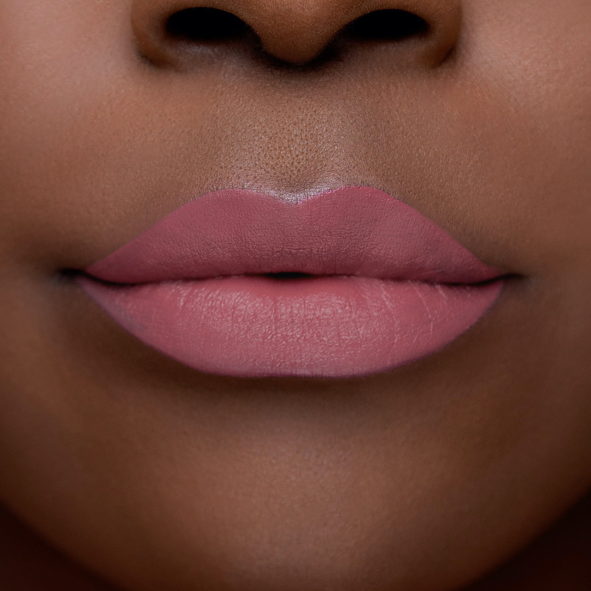 LIP INJECTION LIQUID LIPSTICK (LABIAL LÍQUIDO SEMI-MATE CON EFECTO VOLUMINIZADOR)