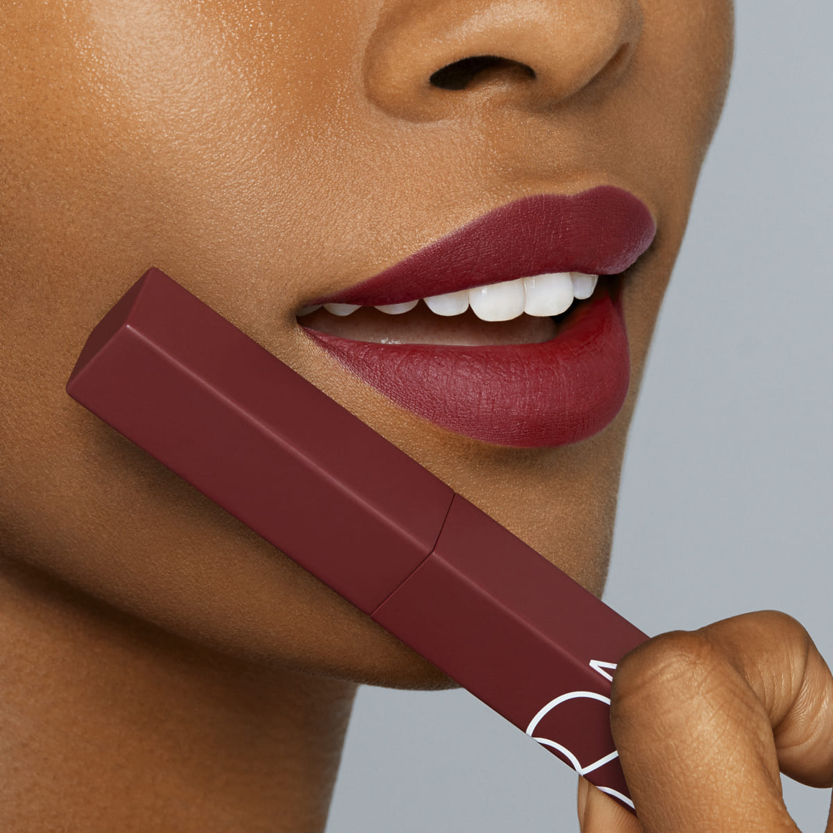 PM HIGH INTENSITY LIPSTICK (BARRA LABIAL)