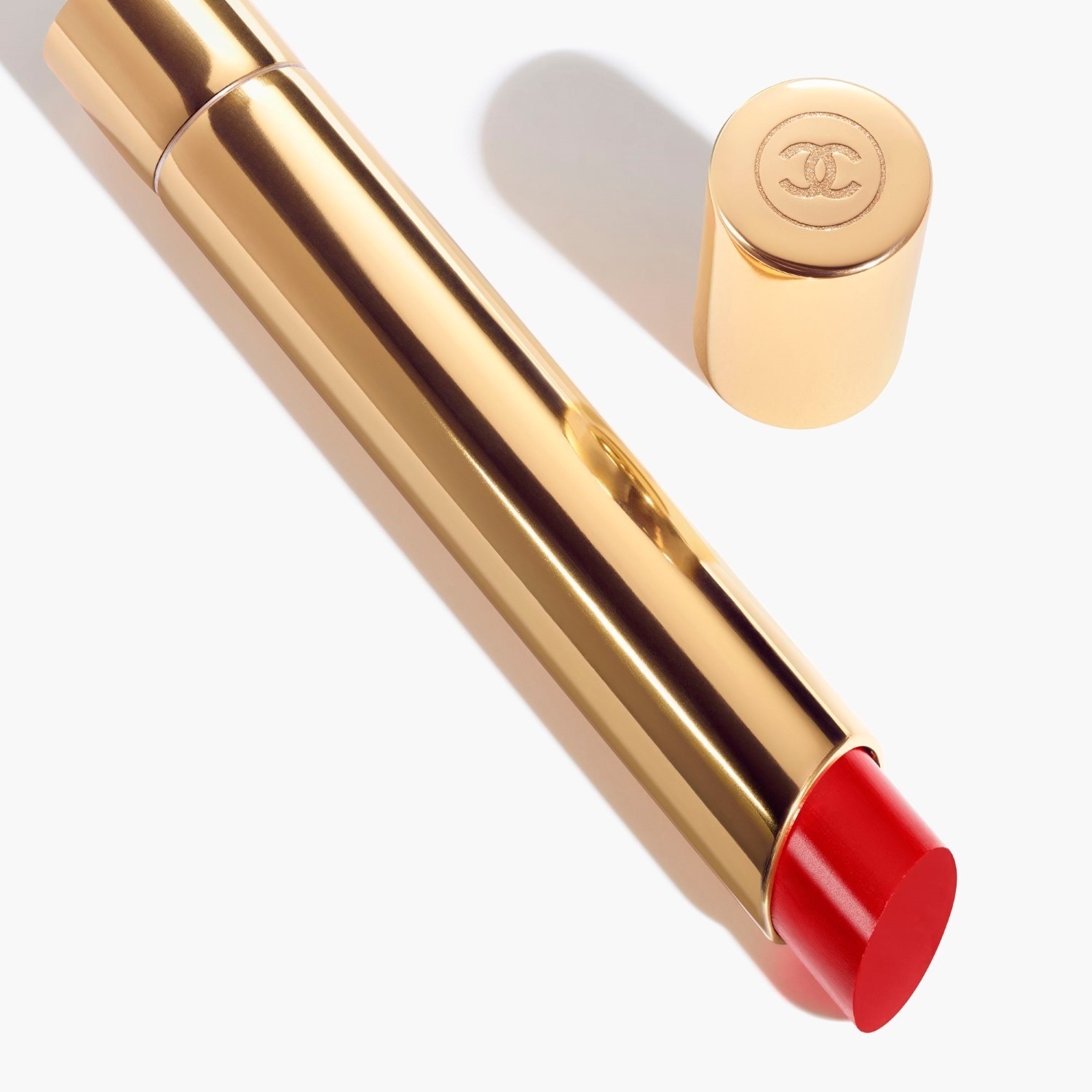 LA BARRA DE LABIOS DE ALTA INTENSIDAD CONCENTRADO DE LUZ Y TRATAMIENTO