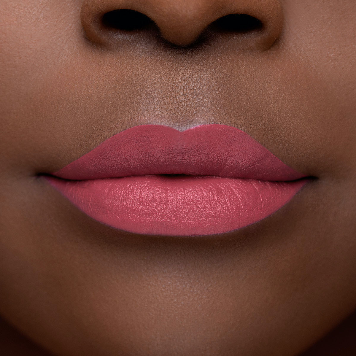 LIP INJECTION LIQUID LIPSTICK (LABIAL LÍQUIDO SEMI-MATE CON EFECTO VOLUMINIZADOR)