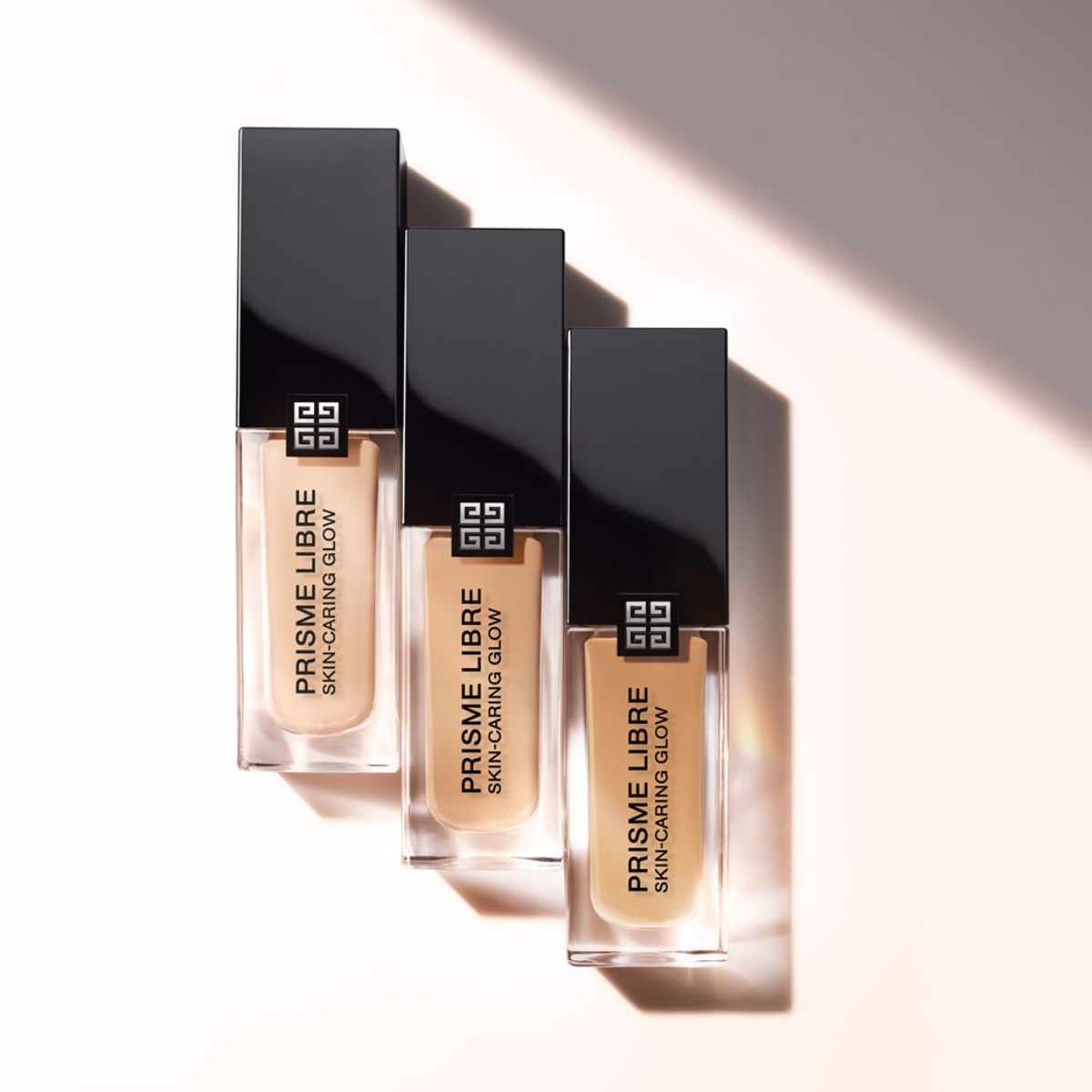 PRISME LIBRE SKIN-CARING GLOW BASE DE MAQUILLAJE LÍQUIDA (BASE HIDRATANTE AL CUIDADO DE LA PIEL)