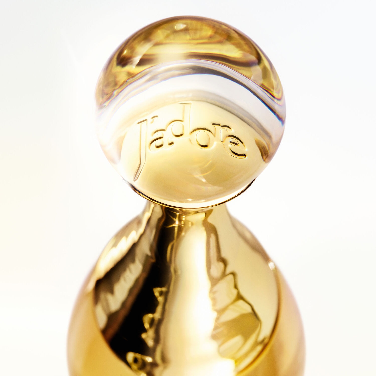 J'ADORE LOR ESSENCE DE PARFUM