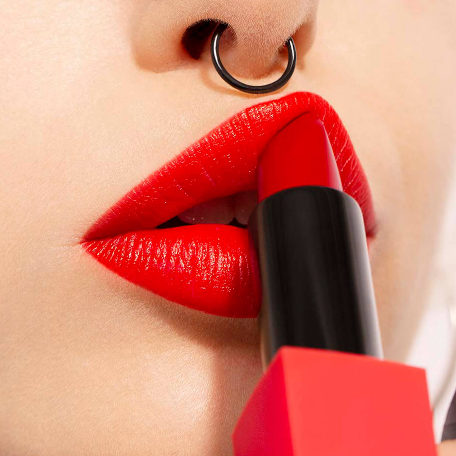 THE LIPSTICK (LABIAL EN BARRA)