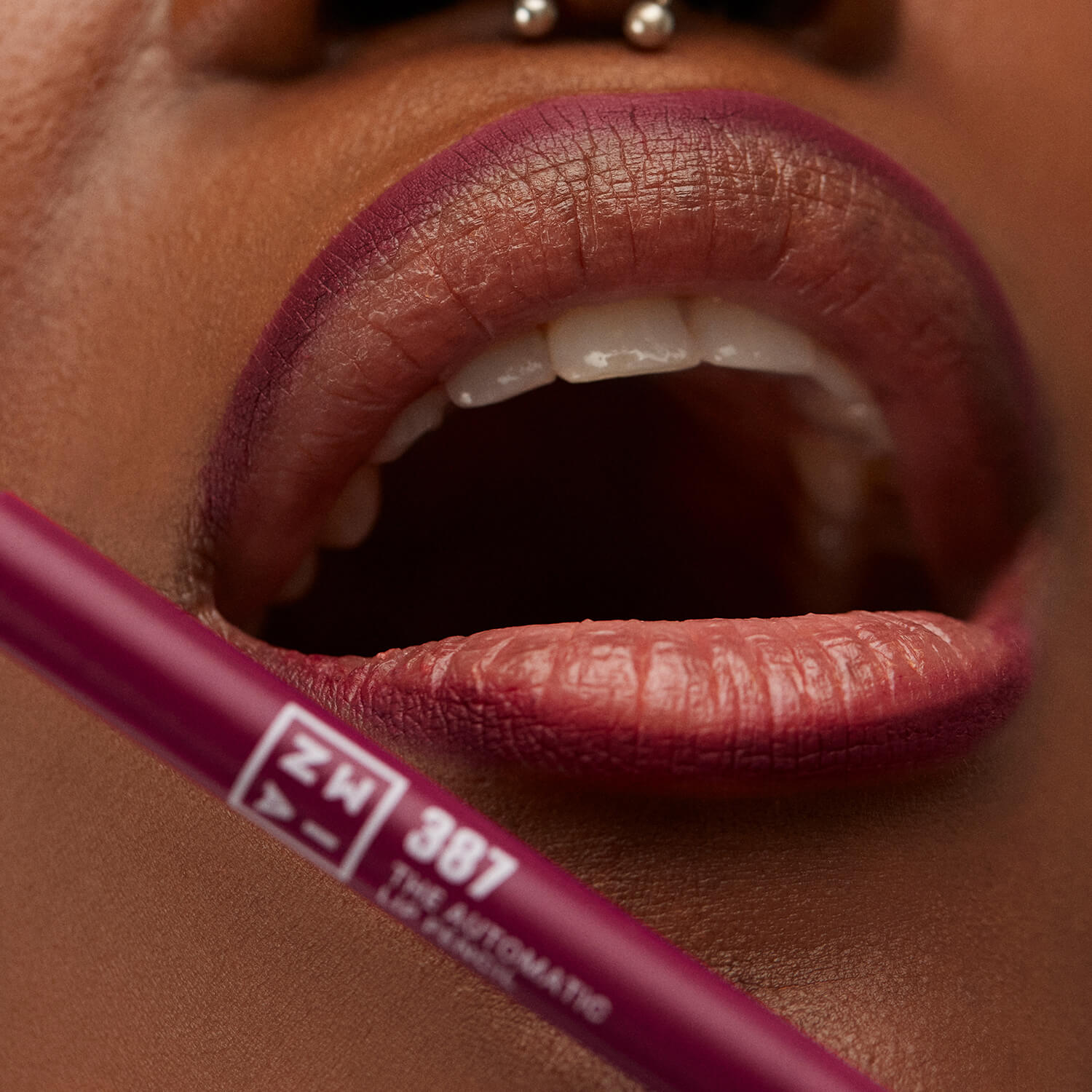 THE AUTOMATIC LIP PENCIL (DELINEADOR DE LABIOS)