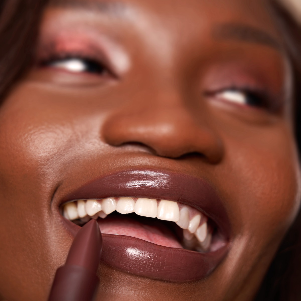 POWER BULLET CREAM GLOW HYDRATING LIPSTICK (LABIAL EN BARRA)