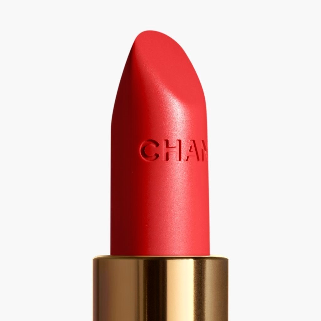 LA BARRA DE LABIOS ATERCIOPELADA LUMINOSA