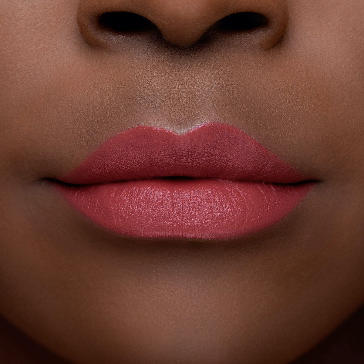 LIP INJECTION LIQUID LIPSTICK (LABIAL LÍQUIDO SEMI-MATE CON EFECTO VOLUMINIZADOR)