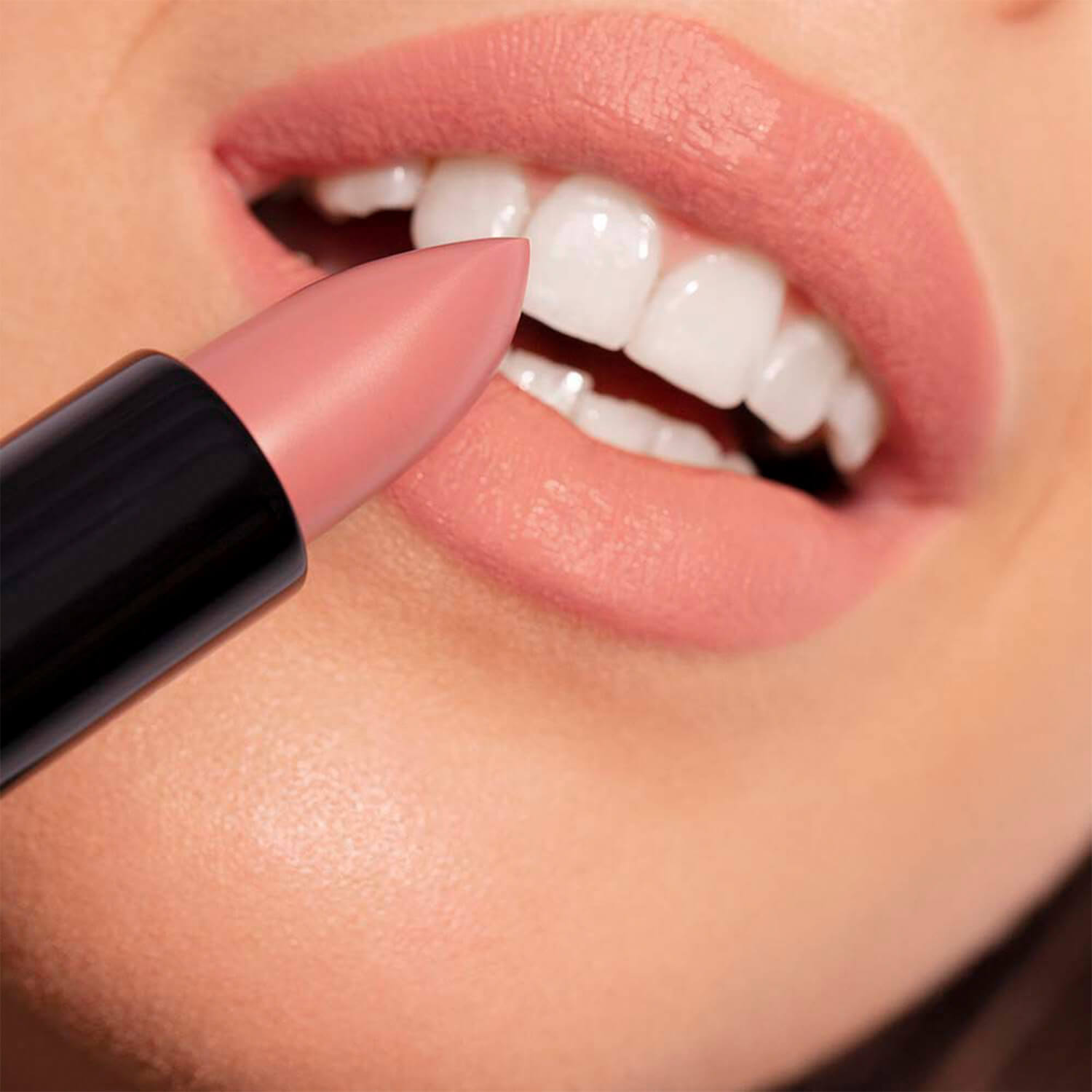 THE LIPSTICK (LABIAL EN BARRA)