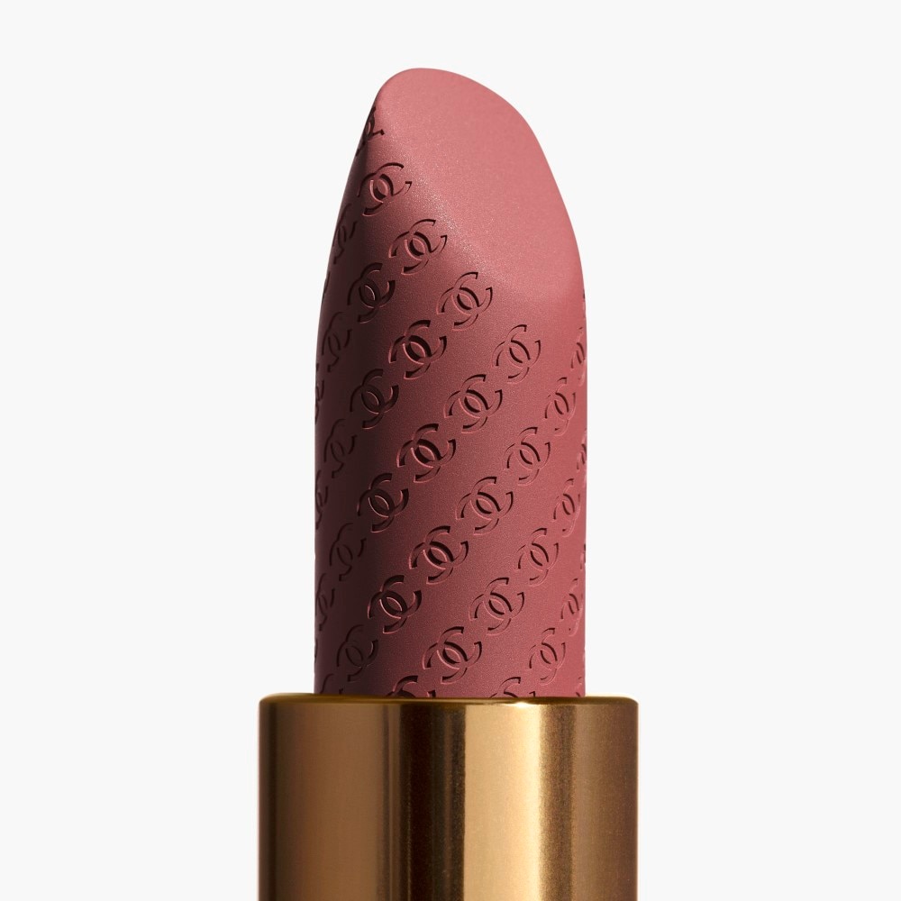 LA BARRA DE LABIOS SATINADA CON TRATAMIENTO HIDRATANTE Y ALISANTE DE LARGA DURACI&Oacute;N