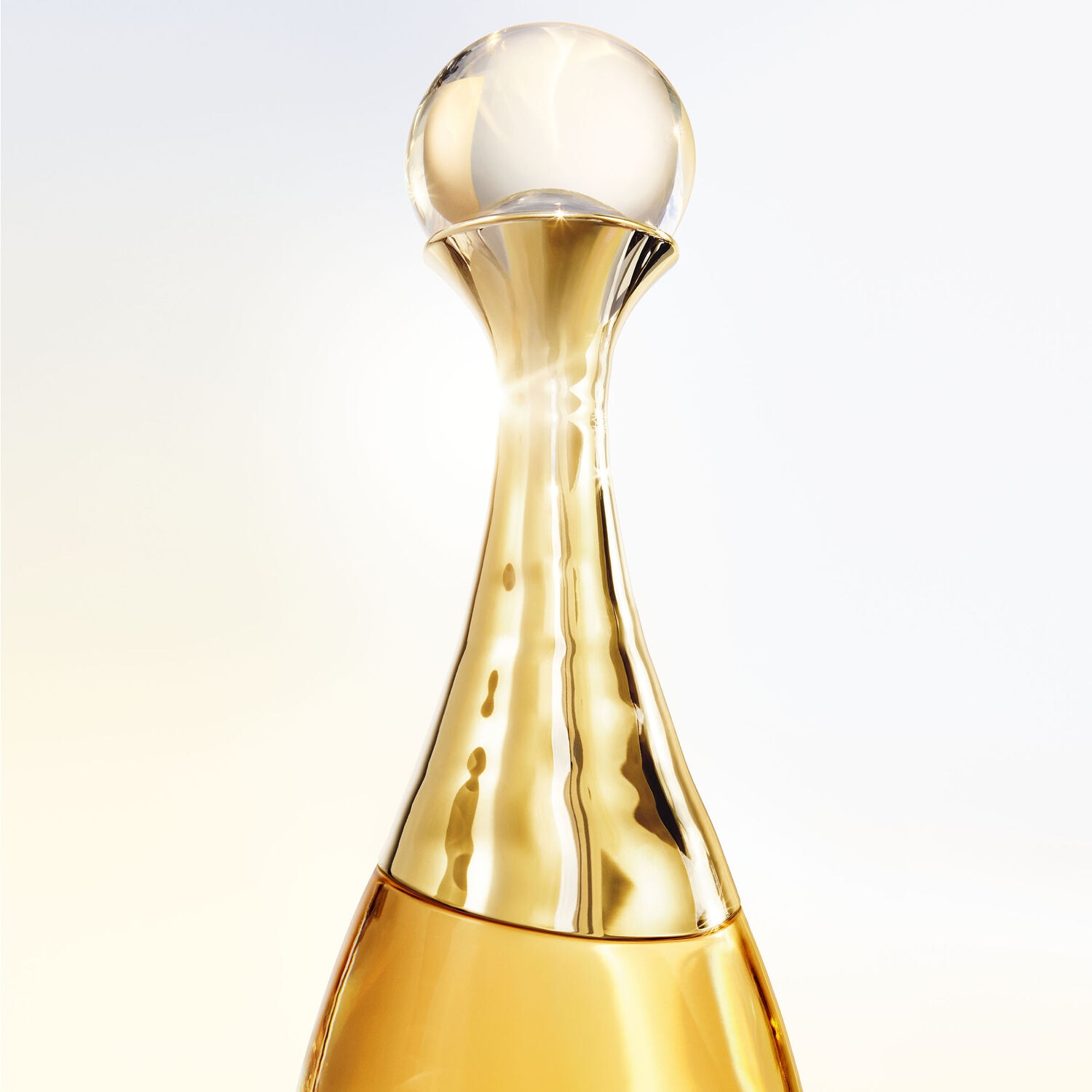 J'ADORE LOR ESSENCE DE PARFUM
