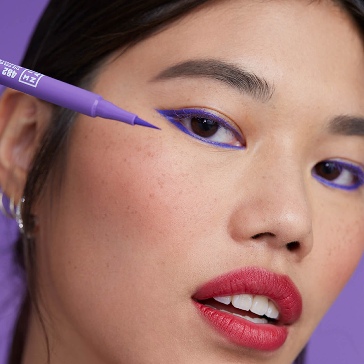 THE COLOR PEN EYELINER (DELINEADOR DE OJOS DE COLORES)