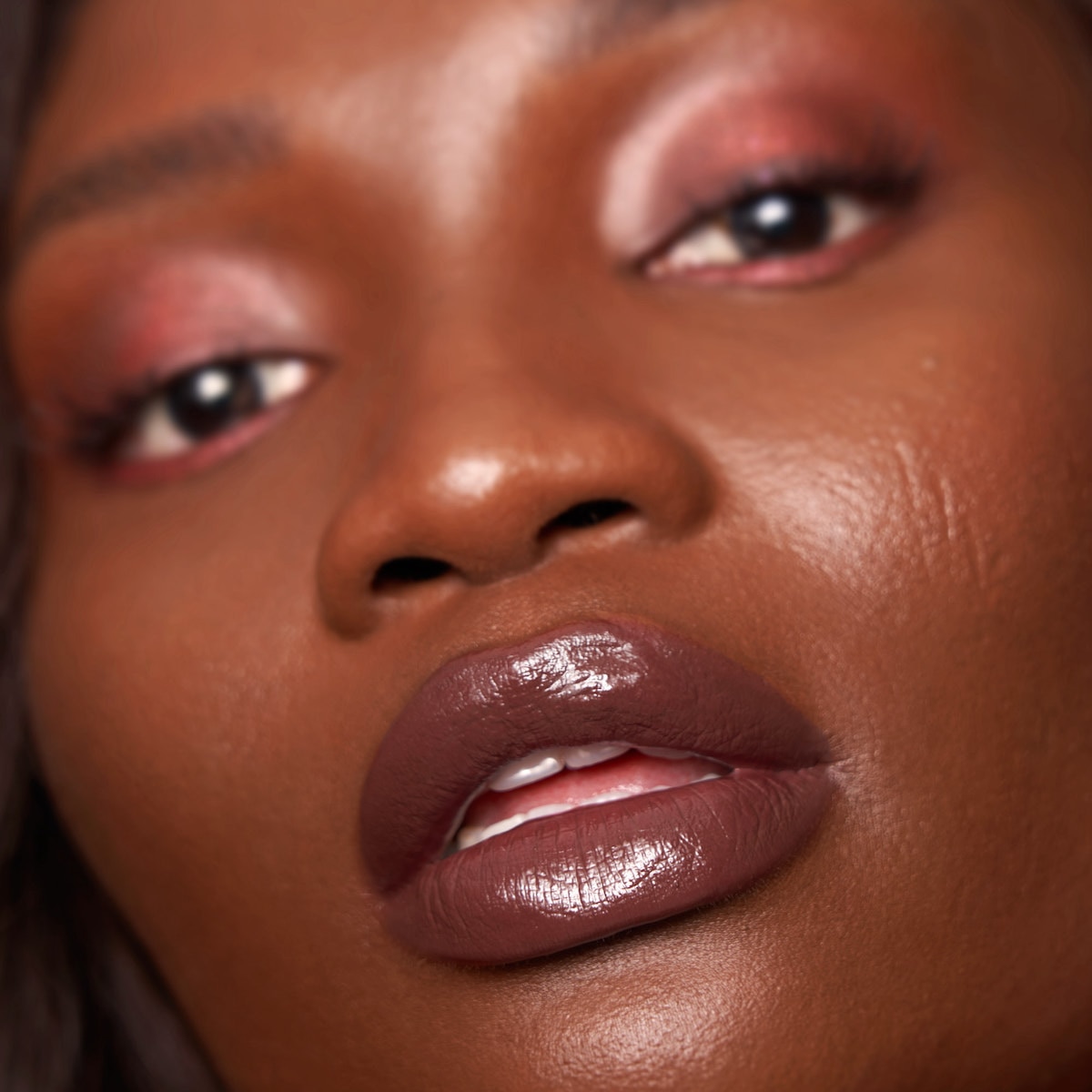 POWER BULLET CREAM GLOW HYDRATING LIPSTICK (LABIAL EN BARRA)