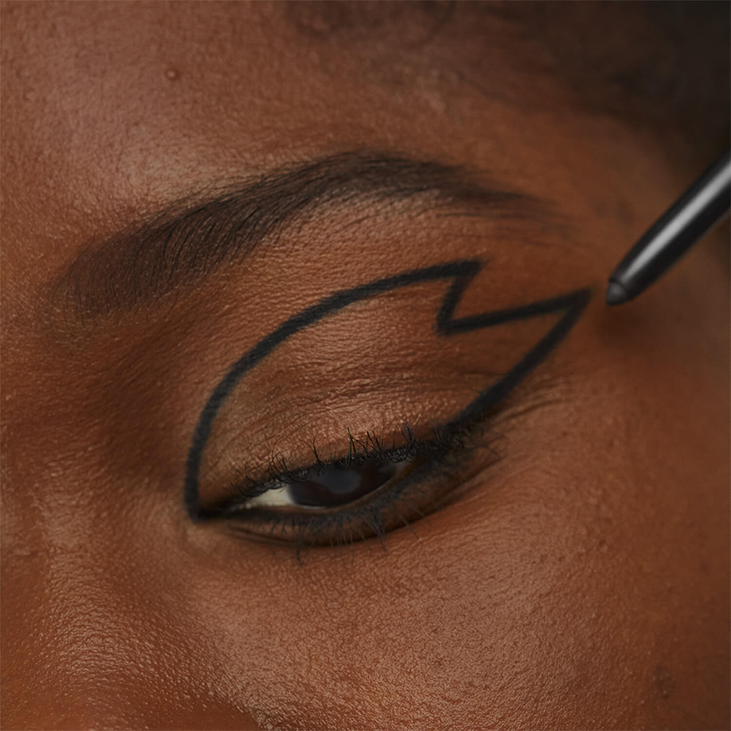 THE 24H AUTOMATIC EYE PENCIL (DELINEADOR DE OJOS)