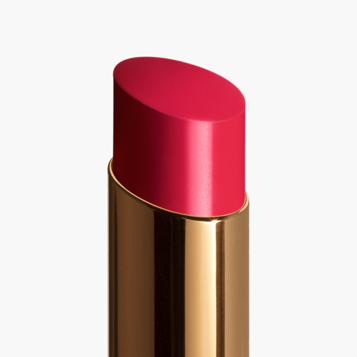 EL BÁLSAMO CON COLOR HIDRATANTE, CON UNA INTENSIDAD A MEDIDA, PARA UNOS LABIOS MÁS BELLOS DÍA TRAS DÍA