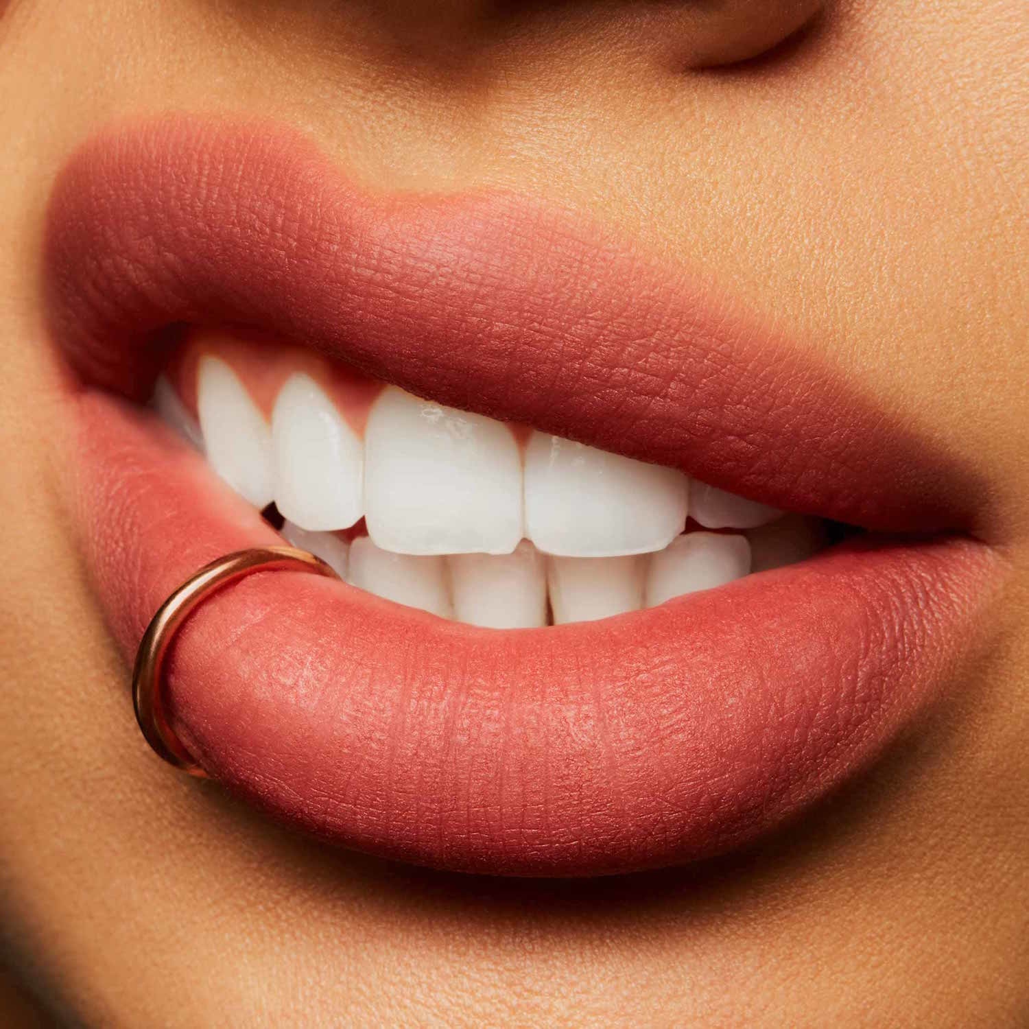 POWDER KISS LIQUID LIPCOLOUR