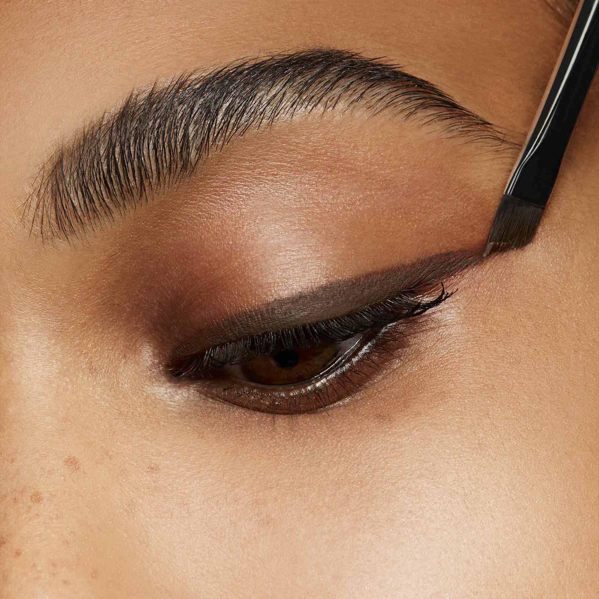 PRO LONGWEAR FLUIDLINE EYELINER AND BROW GEL (DELINEADOR LÍQUIDO)