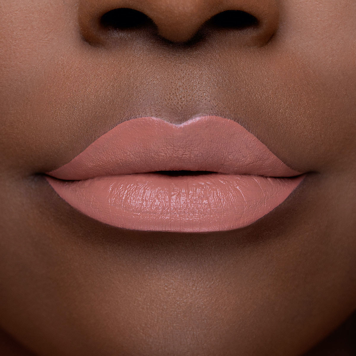 LIP INJECTION LIQUID LIPSTICK (LABIAL LÍQUIDO SEMI-MATE CON EFECTO VOLUMINIZADOR)