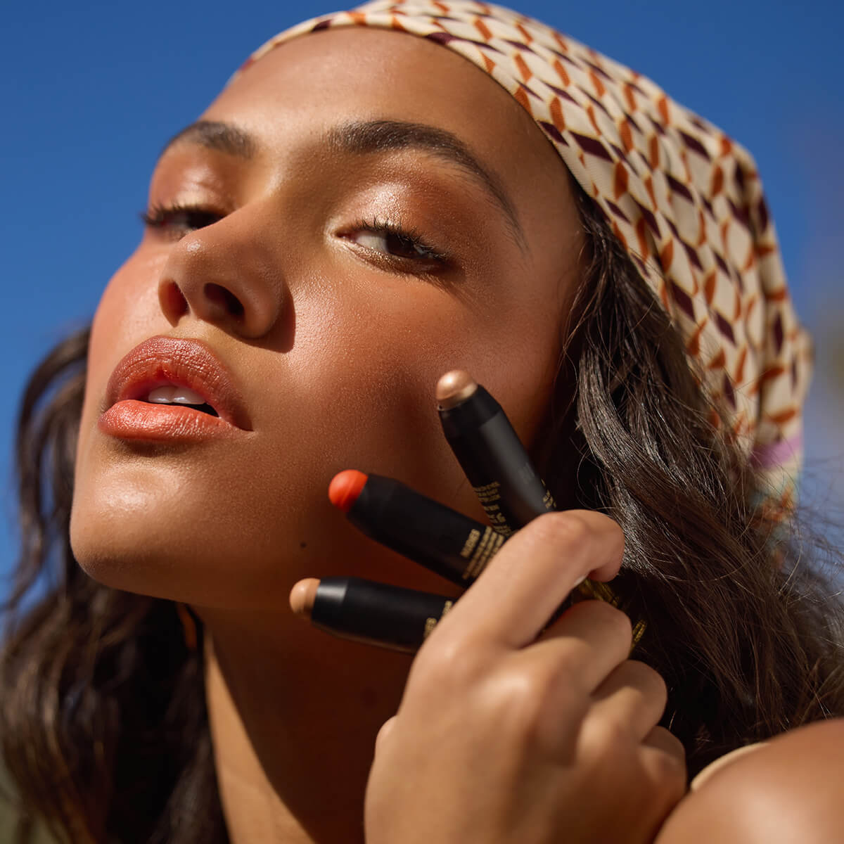 BEACHY NUDES 3-PCS KIT (KIT DE MAQUILLAJE PARA MEJILLAS, OJOS Y LABIOS)