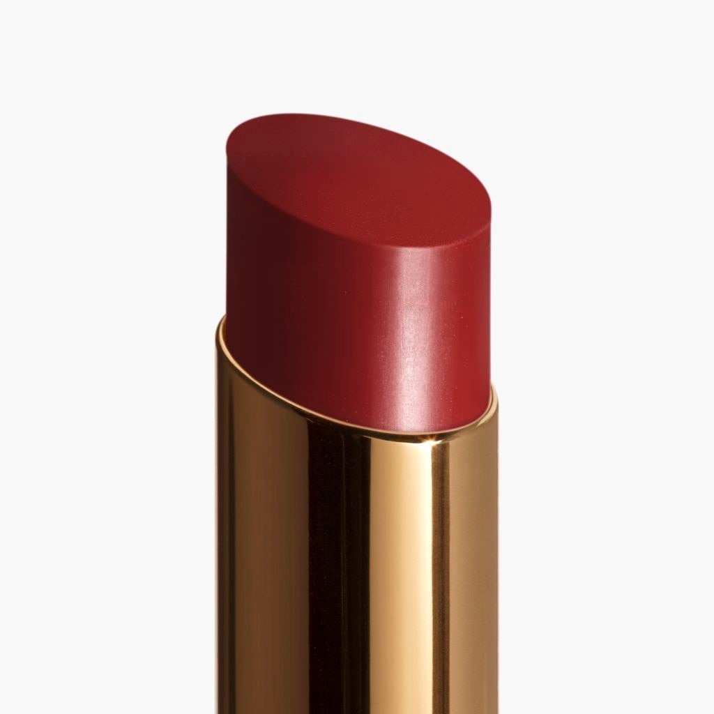 EL BÁLSAMO CON COLOR HIDRATANTE, CON UNA INTENSIDAD A MEDIDA, PARA UNOS LABIOS MÁS BELLOS DÍA TRAS DÍA