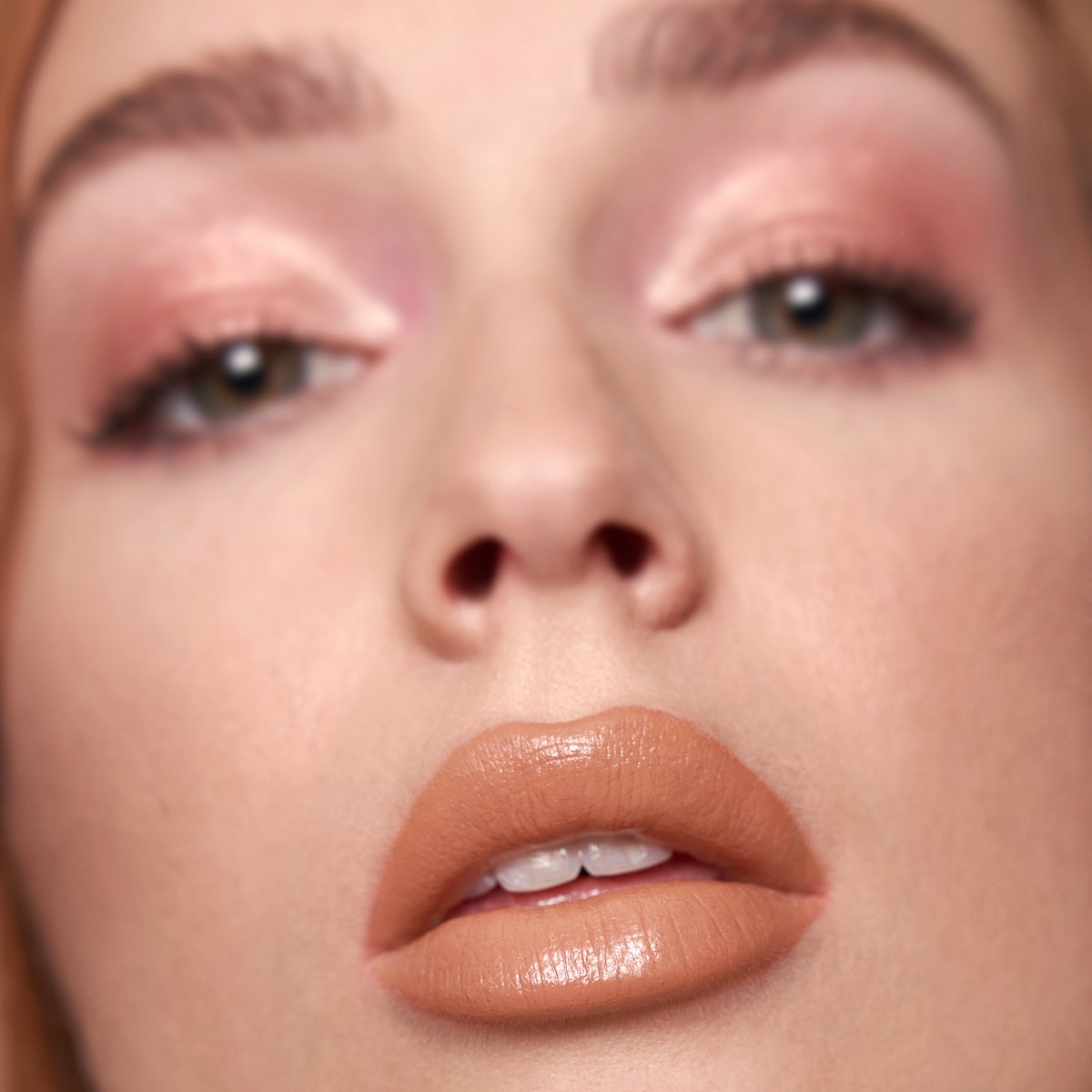 POWER BULLET CREAM GLOW HYDRATING LIPSTICK (LABIAL EN BARRA)