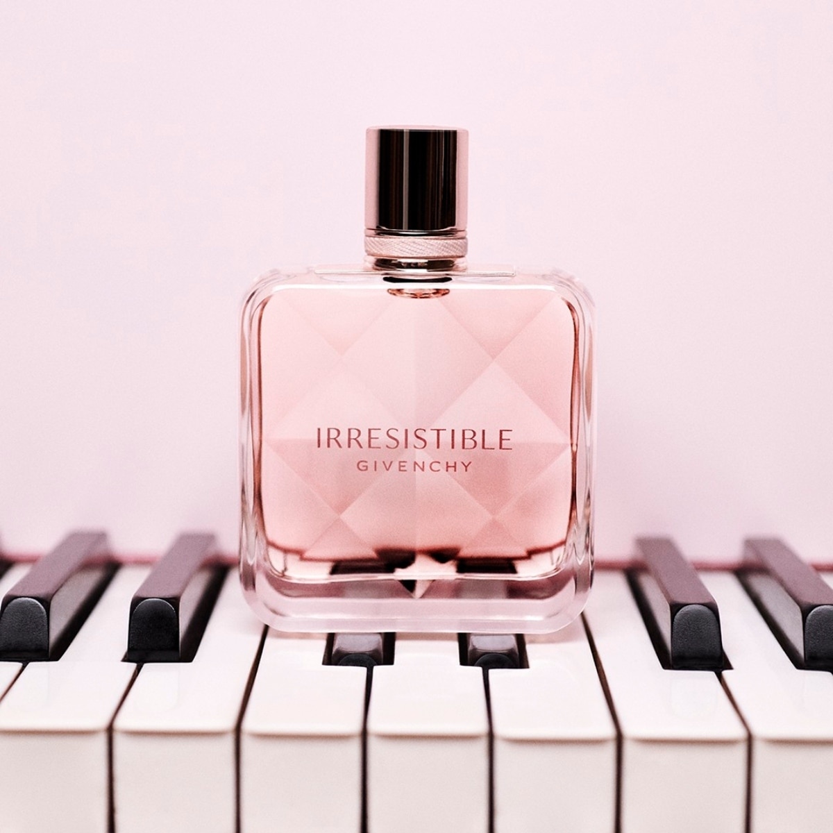 PERFUME PARA MUJER IRRESISTIBLE EAU DE PARFUM